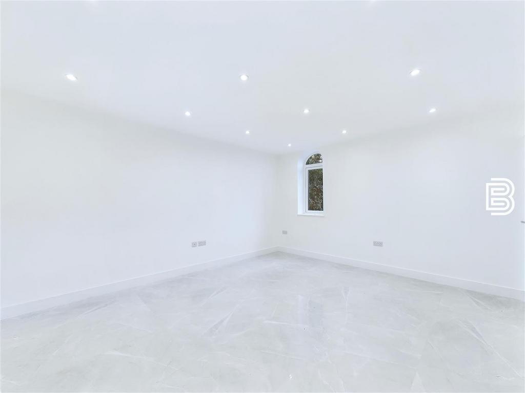 CAM03787 G0-PR0040-STILL006.jpg