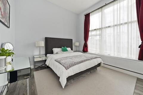 2 bedroom flat to rent, Arundel Court, 43-47 Arundel Gardens, London, W11