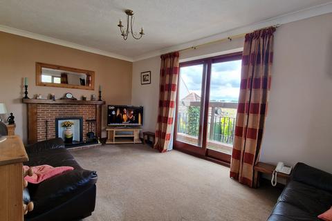 8 Fitzgerald Close, Lawford, Manningtree, CO11 2JT