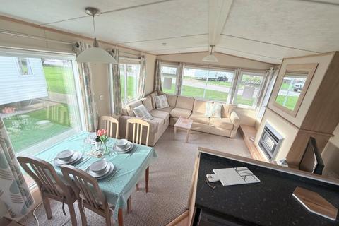 2 bedroom static caravan for sale, Dovercourt Holiday Park