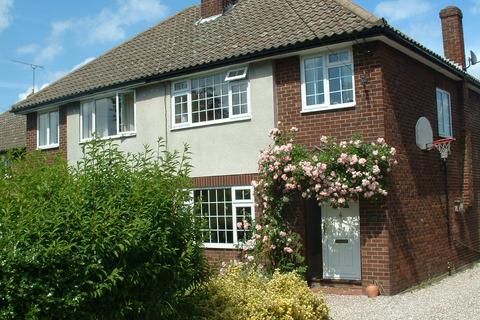 3 bedroom semi-detached house to rent, Brentwood Road, Herongate CM13