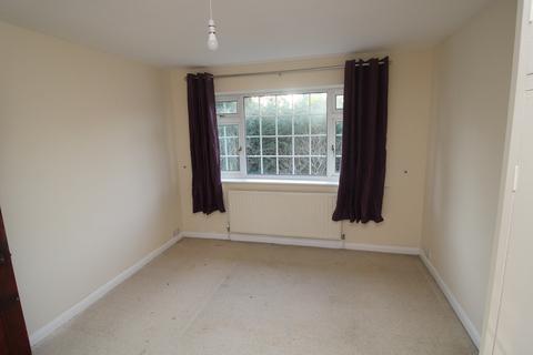 3 bedroom semi-detached house to rent, Brentwood Road, Herongate CM13