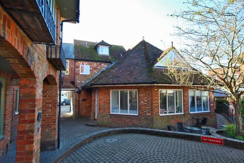 2 bedroom apartment to rent, Roundhouse Court, Lymington