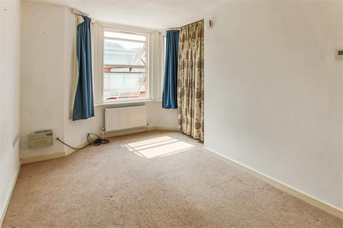 1 bedroom flat for sale, De la Warr Road, East Grinstead, West Sussex, RH19