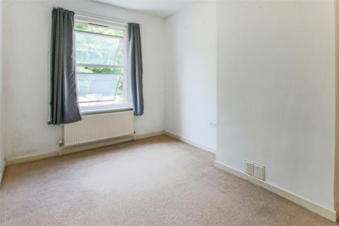 1 bedroom flat for sale, De la Warr Road, East Grinstead, West Sussex, RH19