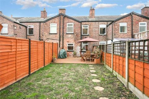 2 bedroom terraced house to rent, Grosvenor Road, Altrincham