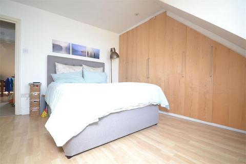 1 bedroom apartment to rent, Cambridge Park, East Twickenham