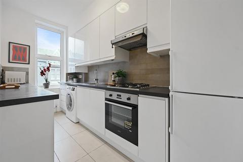 2 bedroom flat for sale, Nemoure Road, Acton