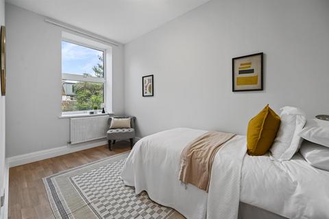 2 bedroom flat for sale, Nemoure Road, Acton