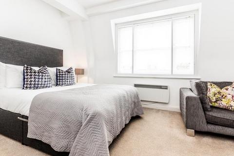 Studio to rent, Hill Street, London, W1