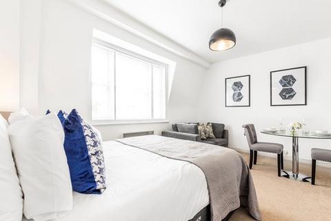 Studio to rent, Hill Street, London, W1