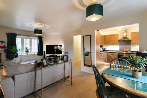 2 bedroom coach house for sale, Greenkeepers Road, Bedford