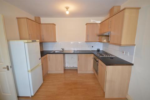 2 bedroom flat to rent, Shakespeare Crescent, Castleford