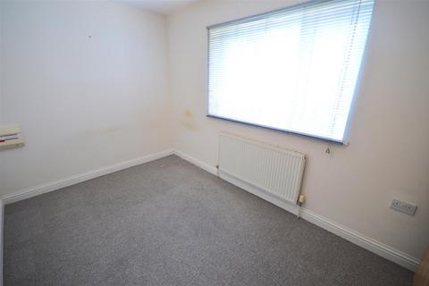 2 bedroom flat to rent, Shakespeare Crescent, Castleford