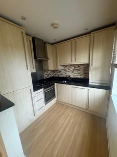 2 bedroom flat to rent, Brentwood Road, Ingrave CM13