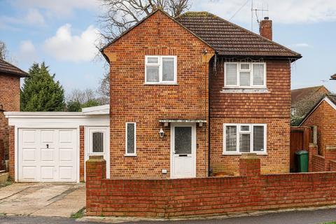 3 bedroom detached house to rent, Sangers Drive, Horley