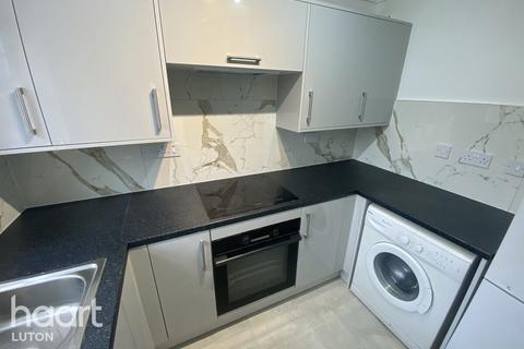 2 bedroom flat to rent, Earls Meade, LUTON