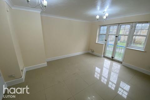 2 bedroom flat to rent, Earls Meade, LUTON