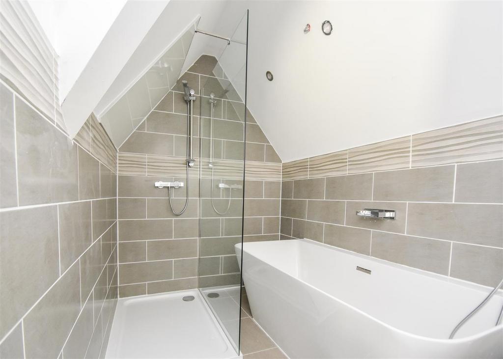 Flat 13, 267 Tettenhall Road-Bathroom.jpg