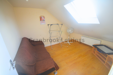 1 bedroom flat to rent, Tanners Lane, IG6 1QJ