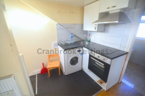 1 bedroom flat to rent, Tanners Lane, IG6 1QJ