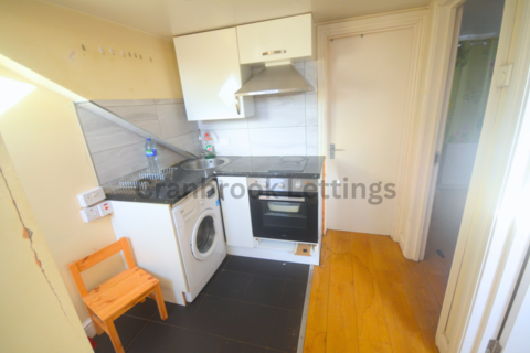 1 bedroom flat to rent, Tanners Lane, IG6 1QJ