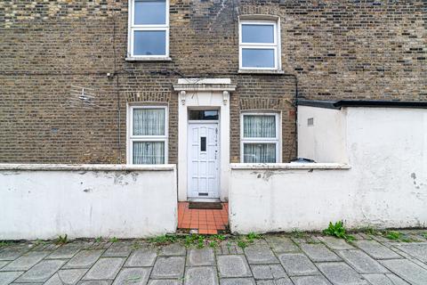 2 bedroom flat to rent, Clifden Road, London E5