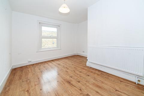 2 bedroom flat to rent, Clifden Road, London E5