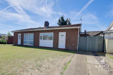 2 bedroom semi-detached bungalow for sale, Manfield Gardens, St Osyth CO16