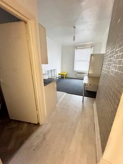 Studio to rent, Romford Road, London E12