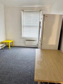 Studio to rent, Romford Road, London E12