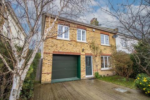 4 bedroom semi-detached house for sale, Wakering Road, Shoeburyness SS3