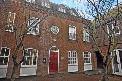 The Courtyard, Lombard Street, Abingdon