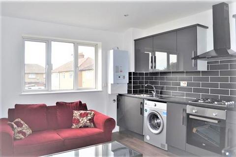 2 bedroom flat to rent, Cranbrook Road, IG2 6SU