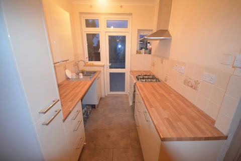 3 bedroom terraced house to rent, Selwyn Avenue, IG3 8JP