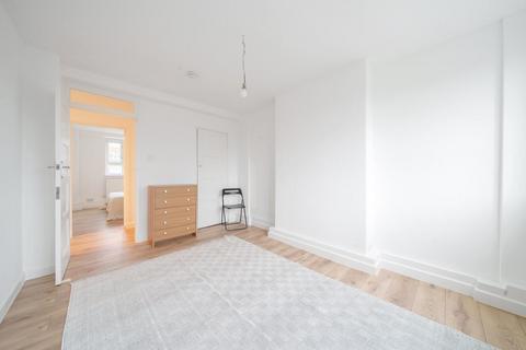 3 bedroom flat for sale, Penrose Street, Kennington