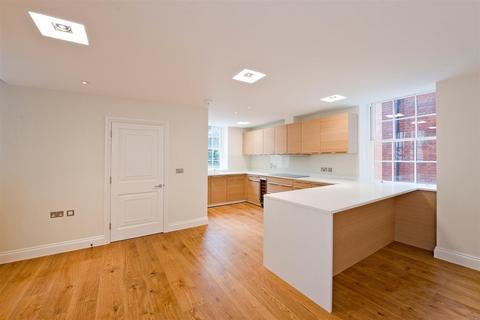 3 bedroom flat to rent, Lincoln Court, Maida Vale, London, W9