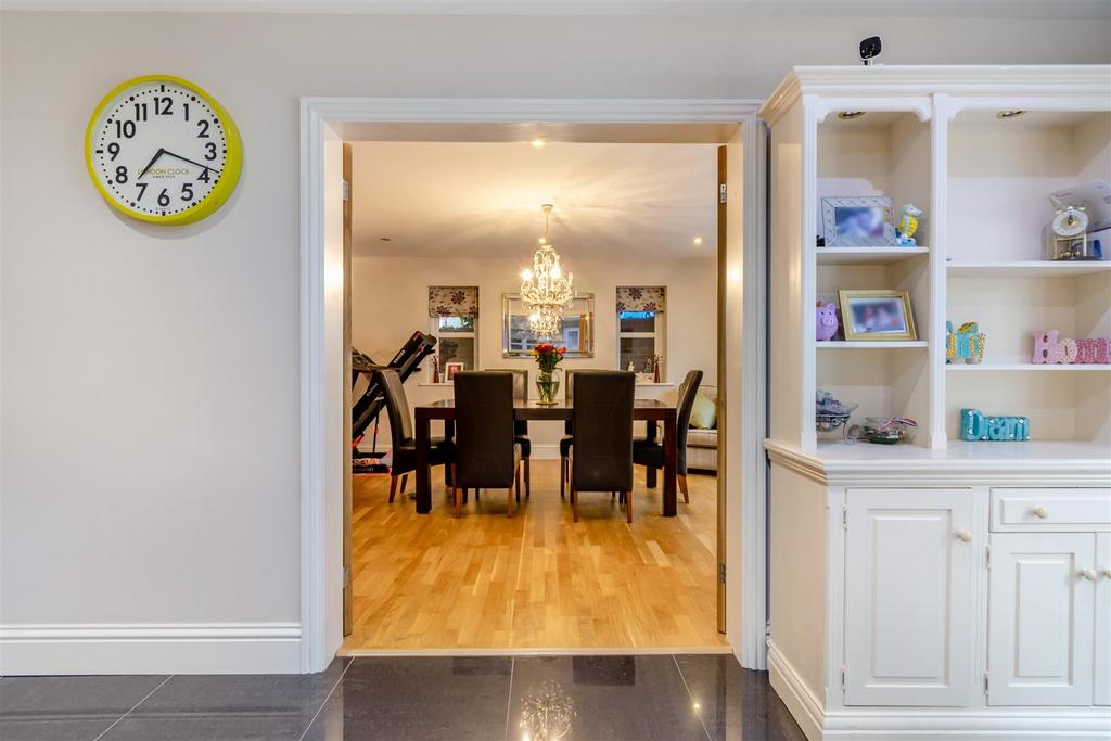 8617454-interior30.jpg