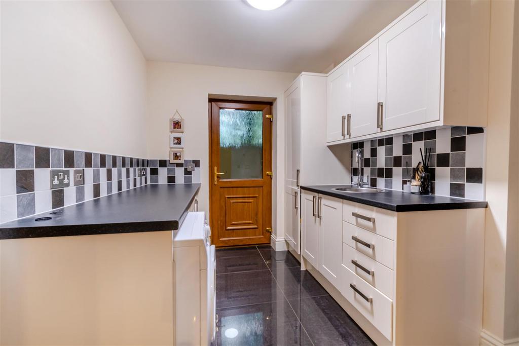 8617454-interior38.jpg