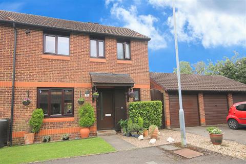 96 Cobb Close, Datchet, Slough, SL3 9QY