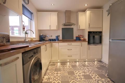 96 Cobb Close, Datchet, Slough, SL3 9QY