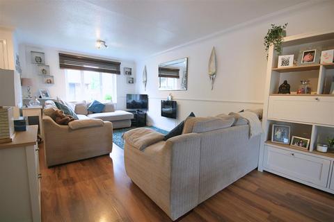 96 Cobb Close, Datchet, Slough, SL3 9QY