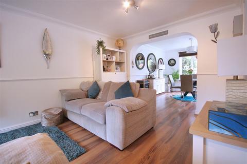 96 Cobb Close, Datchet, Slough, SL3 9QY