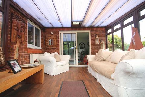 96 Cobb Close, Datchet, Slough, SL3 9QY