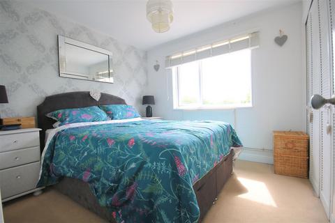 96 Cobb Close, Datchet, Slough, SL3 9QY