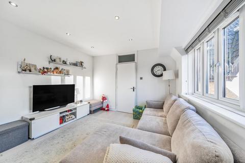 2 bedroom flat for sale, Brocade Court,  Colindeep Lane,  NW9