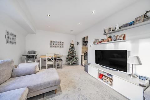 2 bedroom flat for sale, Brocade Court,  Colindeep Lane,  NW9