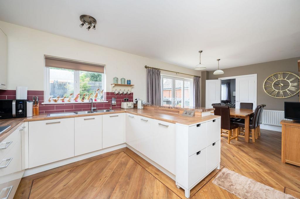 Kitchen/Dining room