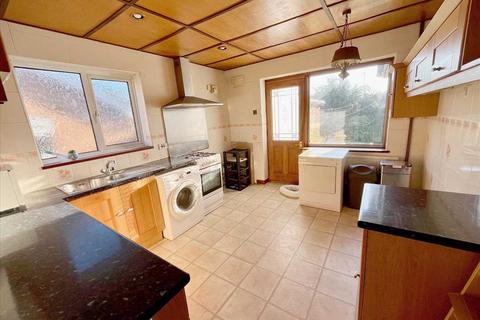 2 bedroom bungalow for sale, Arden Close, Bushey Heath, WD23.