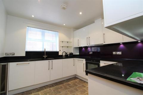 3 bedroom apartment to rent, Eller House, Far Headingley